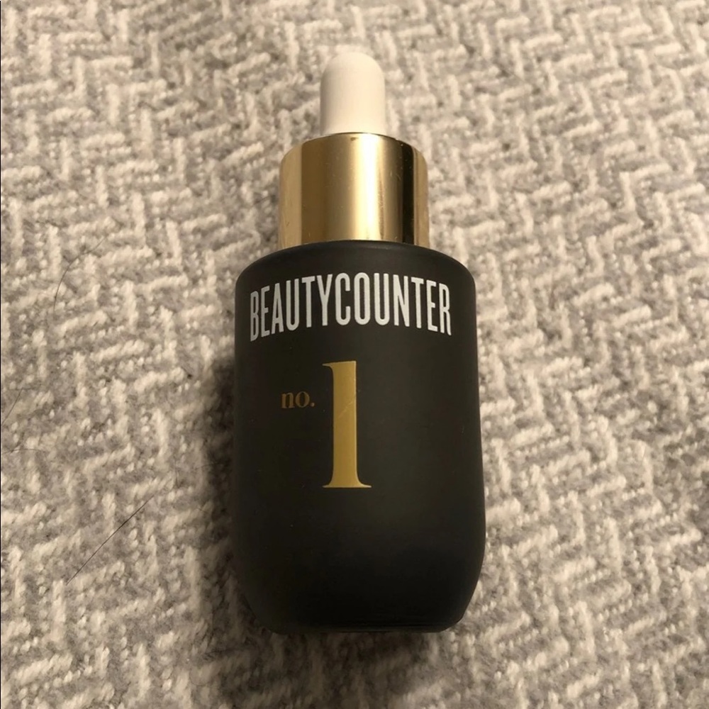 Brightening facial oil